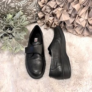 I Love Comfort Black Leather Wunder Velcro Loafer Shoes Sz 8